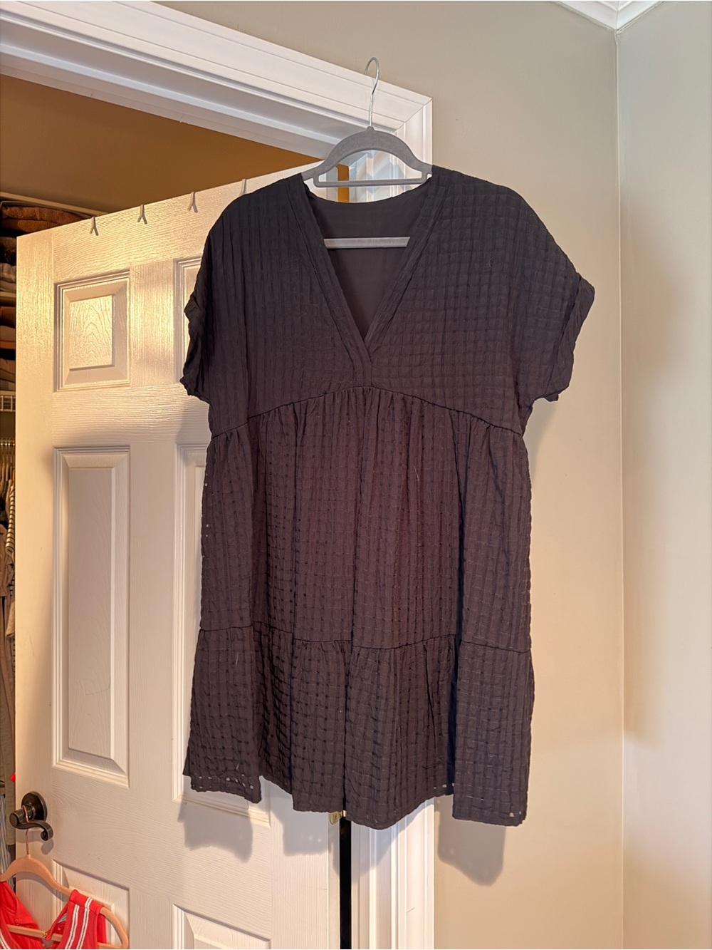 Black V-Neck Textured Short Sleeve Tunic Top